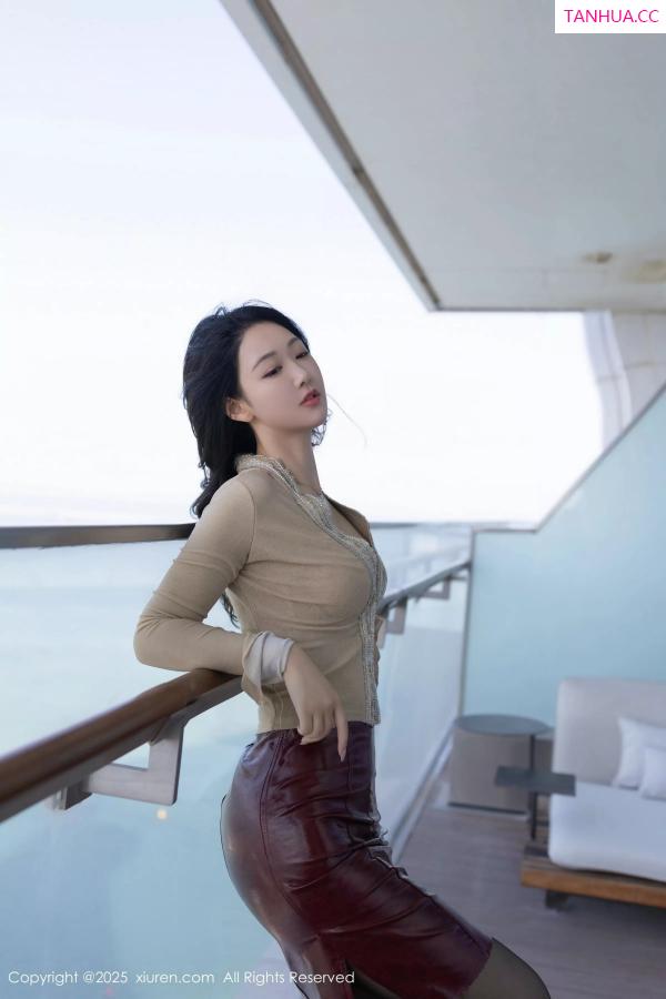 唐安琪  [XiuRen]高清写真图 2025.05.19 No.10296 唐安琪 红色皮裙第12张图片